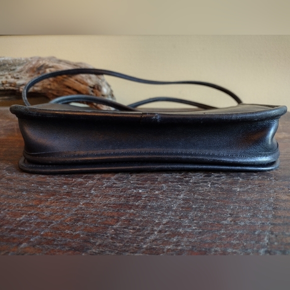 Coach Vintage Black Dinky Crossbody Handbag - Picture 4 of 12